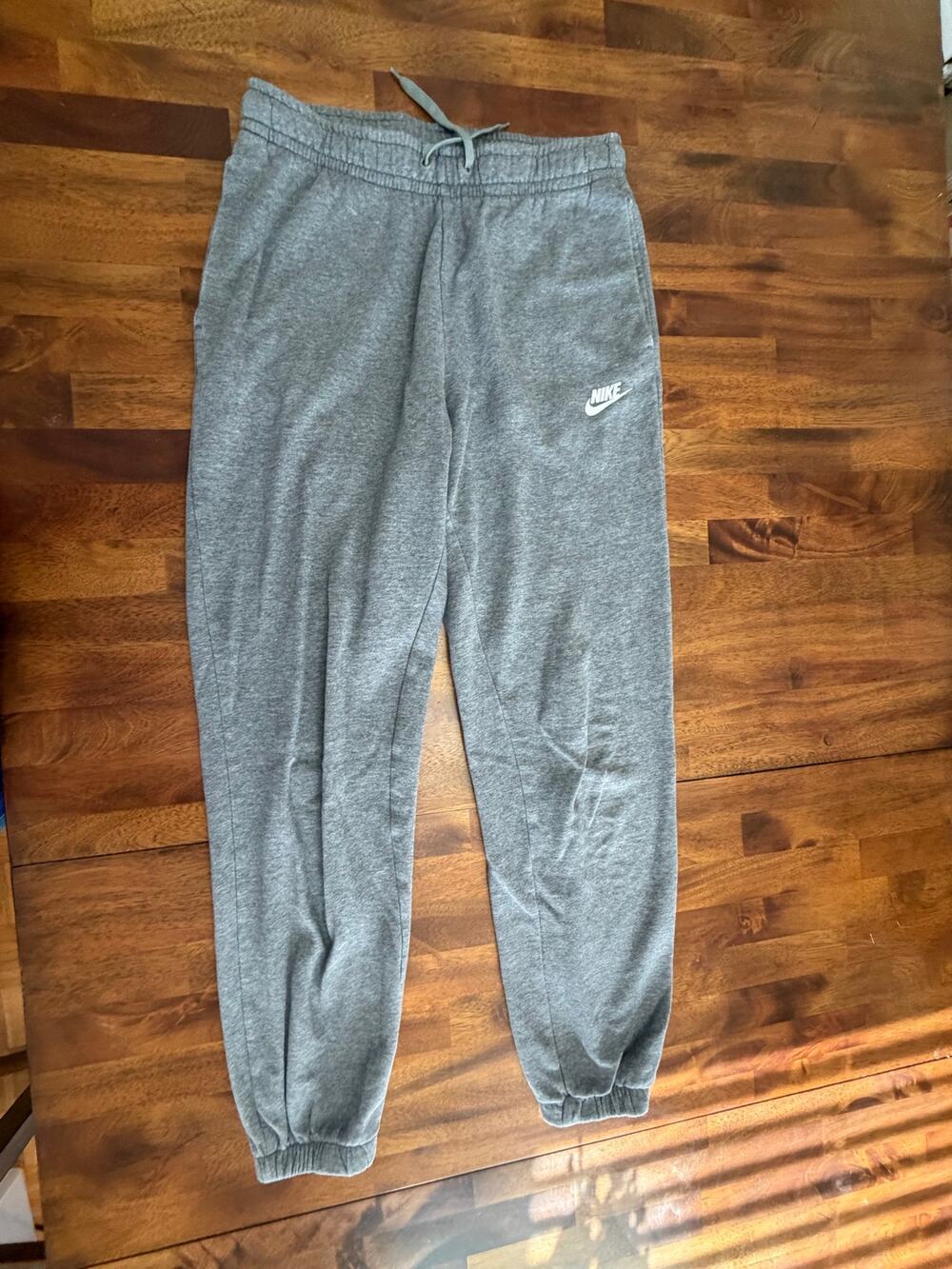 Nike Sportswear Club Fleece Joggers Womens XS Gray Heather Sweatpants